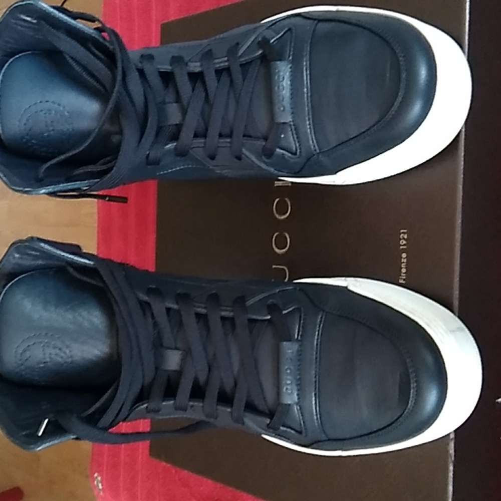 Authentic Men's Gucci Sneakers, Sz 11 ,Navy Blue ,Price Set Firm 💙👌